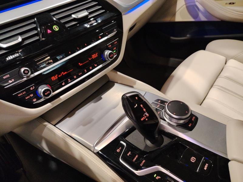 BMW 520d mhev 48v xdrive luxury auto