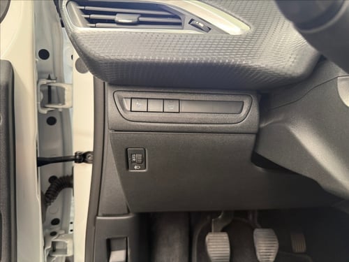 PEUGEOT 2008 1.2 puretech Signature s&s 82cv
