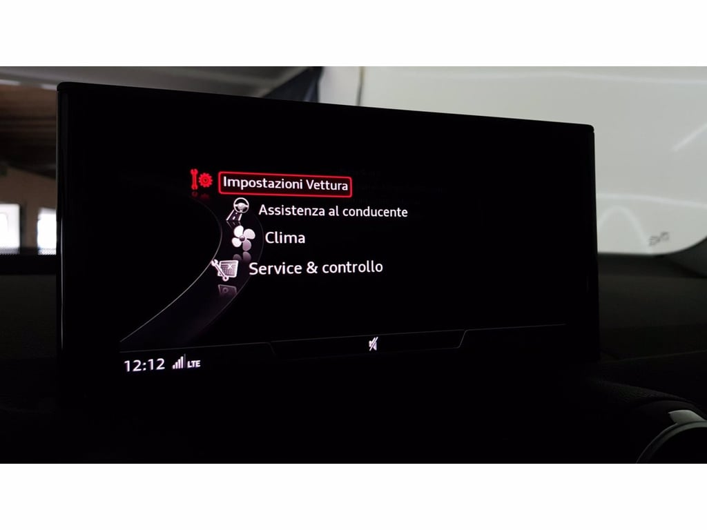 AUDI Q2 30 2.0 tdi business s-tronic