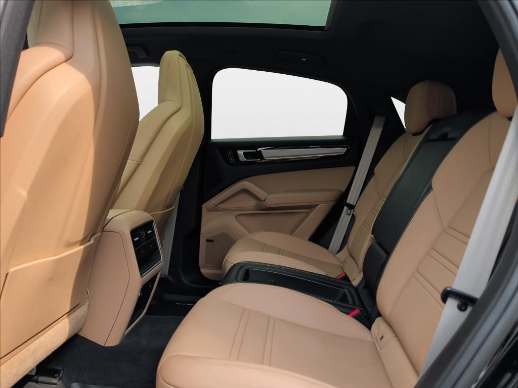 PORSCHE Cayenne Coupe 3.0 e-hybrid Platinum Edition tiptronic