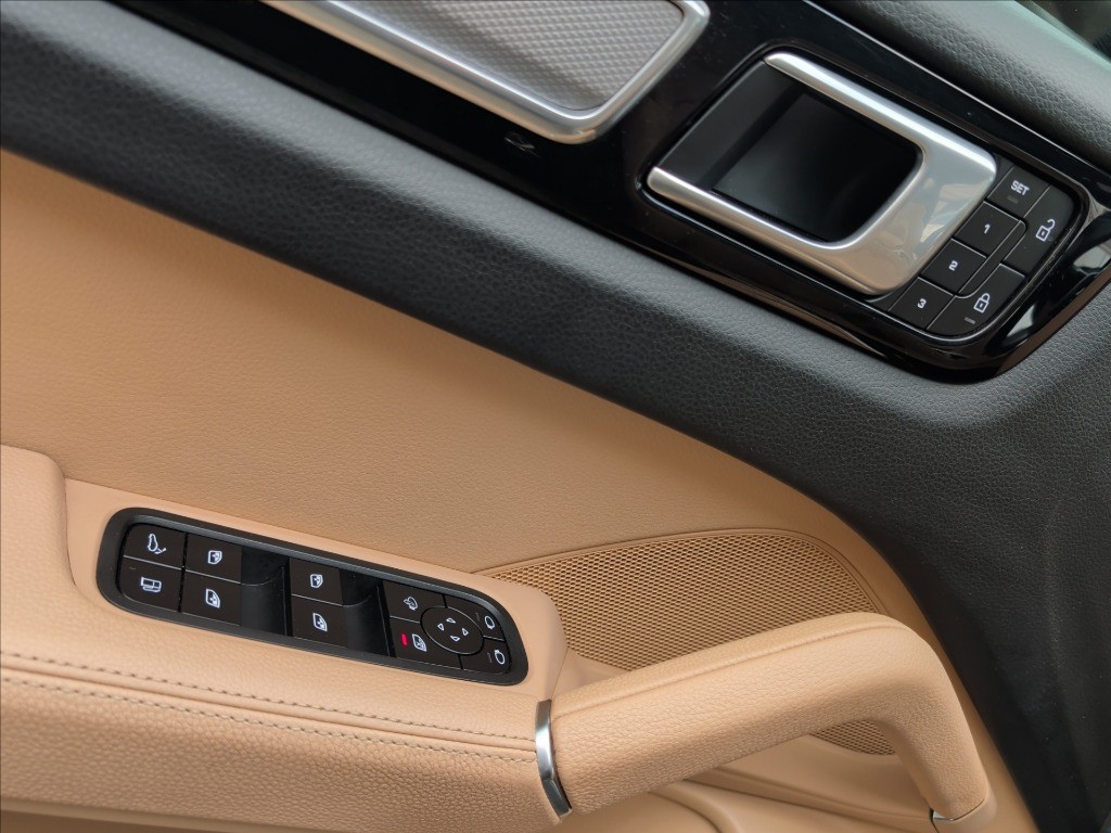 PORSCHE Cayenne Coupe 3.0 e-hybrid Platinum Edition tiptronic