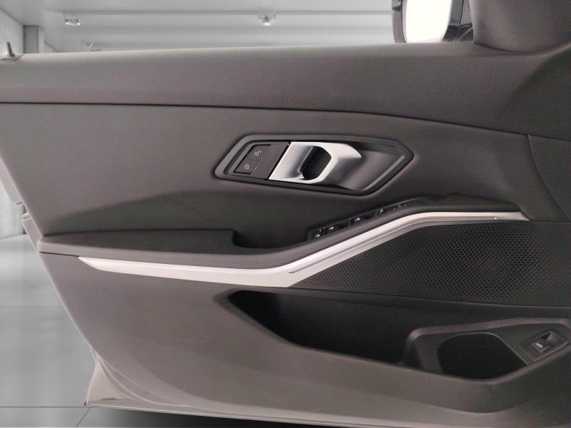 BMW 320d touring mhev 48v xdrive msport auto