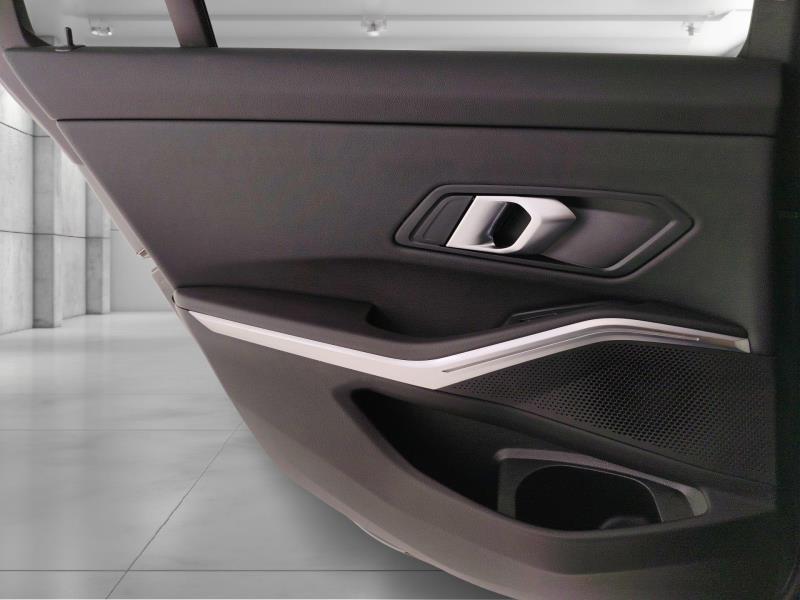 BMW 320d touring mhev 48v xdrive msport auto