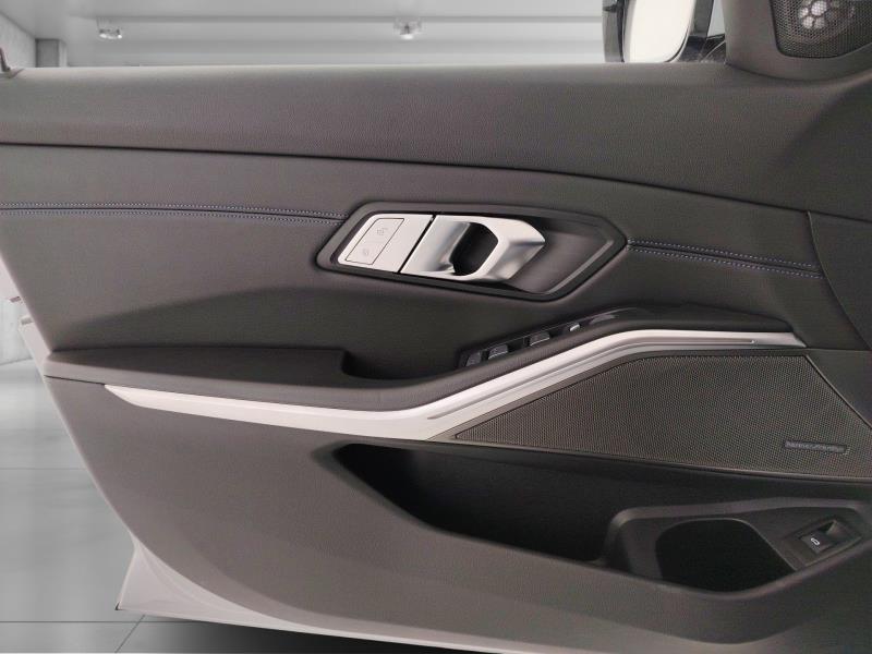BMW 320d touring mhev 48v xdrive msport auto