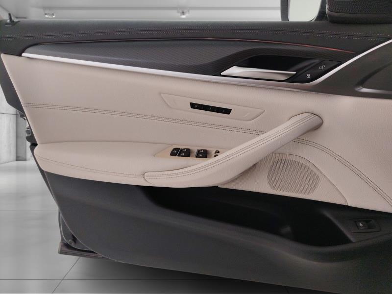 BMW 520d touring mhev 48v xdrive msport auto