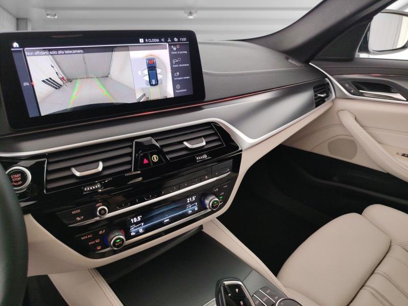 BMW 520d touring mhev 48v xdrive msport auto
