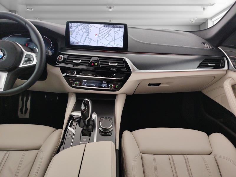 BMW 520d touring mhev 48v xdrive msport auto
