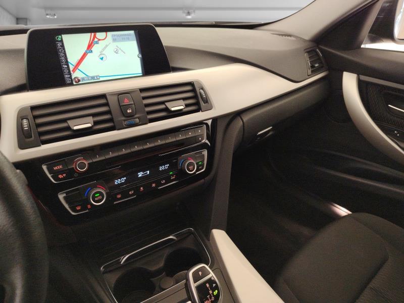BMW 320d touring xdrive business advantage auto