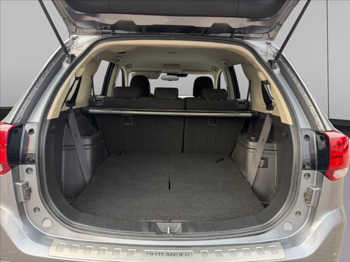 MITSUBISHI Outlander 2.2 instyle plus navi awd 7p.ti auto