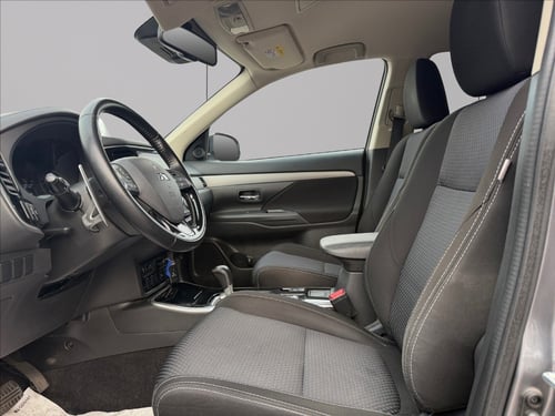 MITSUBISHI Outlander 2.2 instyle plus navi awd 7p.ti auto