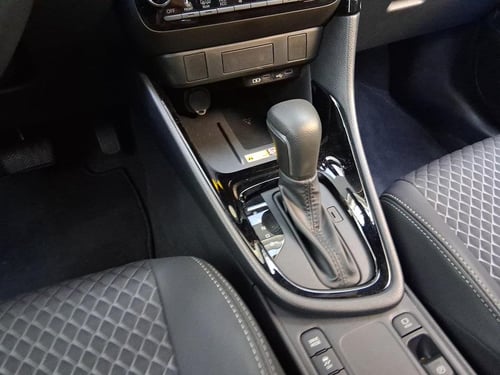 TOYOTA Yaris 1.5h 130 lounge