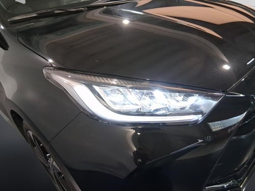 TOYOTA Yaris 1.5h 130 lounge