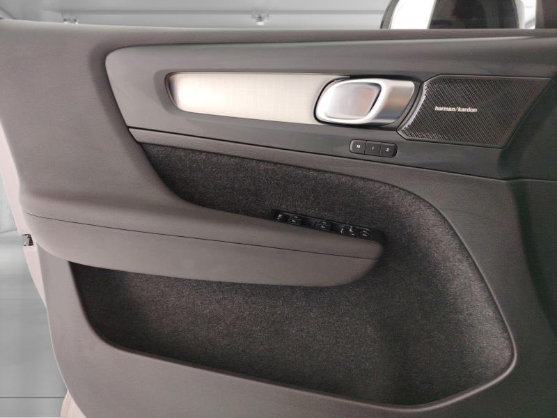 VOLVO Xc40 2.0 b3 plus dark auto
