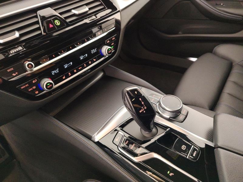 BMW 520d touring mhev 48v xdrive msport auto