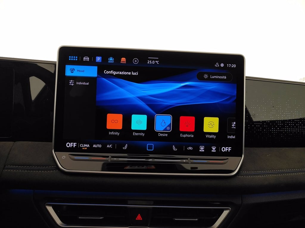 VOLKSWAGEN Tiguan 2.0 tdi r-line 150cv dsg