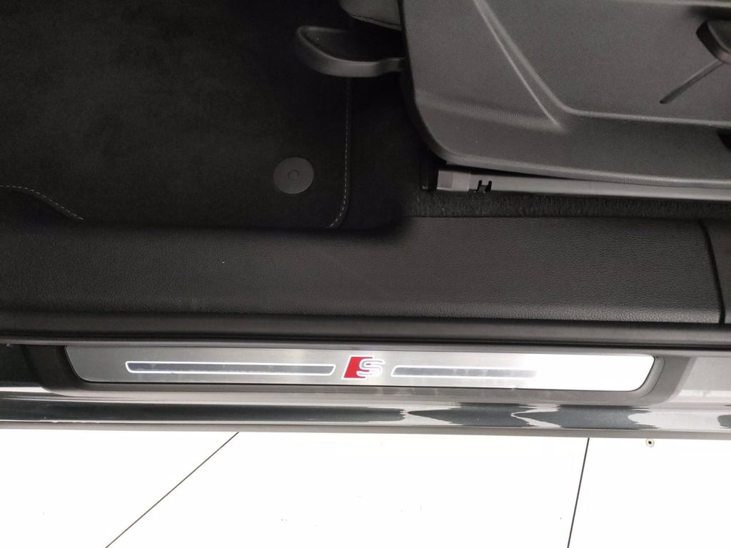 AUDI Q3 sportback 35 2.0 tdi identity black s-tronic