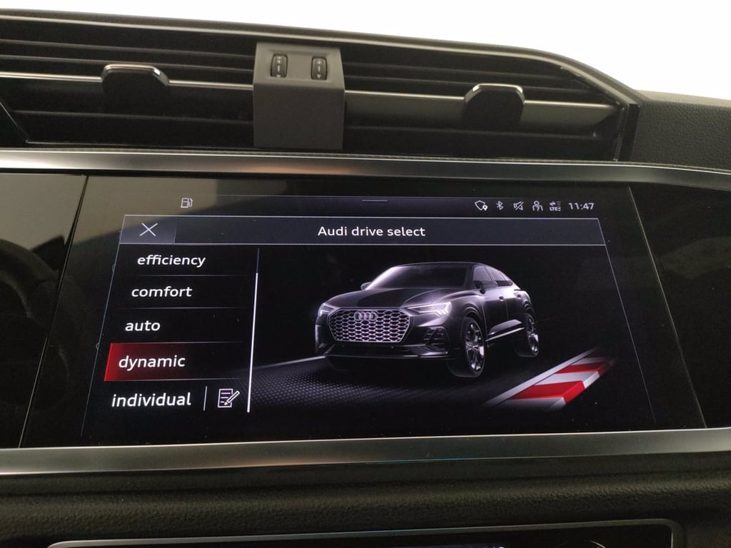 AUDI Q3 sportback 35 2.0 tdi identity black s-tronic