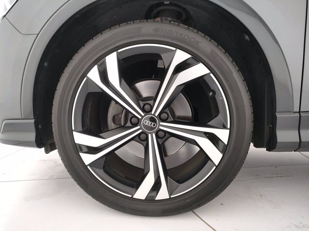AUDI Q3 sportback 35 2.0 tdi identity black s-tronic