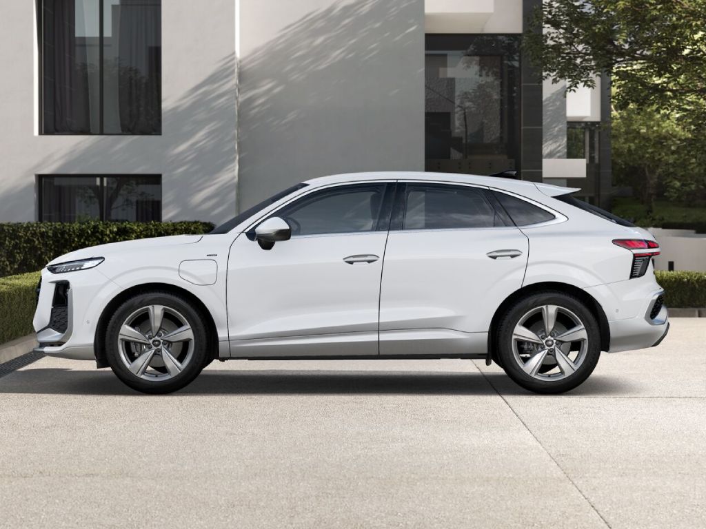 AUDI Q3 SPB e-hybrid 200 kW S tronic S line
