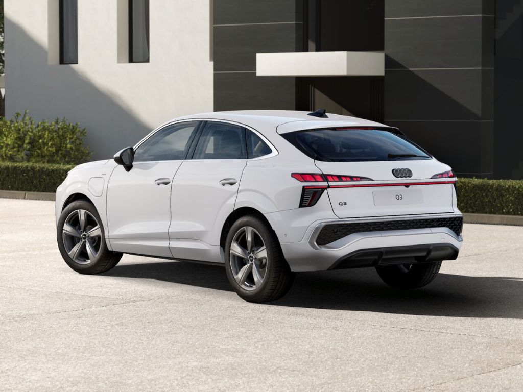 AUDI Q3 SPB e-hybrid 200 kW S tronic S line