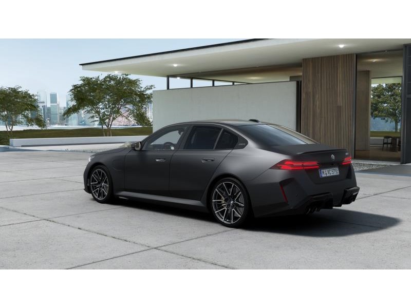 BMW M5 4.4 727cv auto